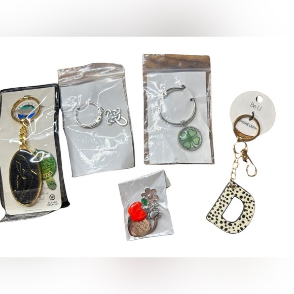 Bundle of Five Unique Keychains (NIP) 🗝️ - Picture 3 of 7